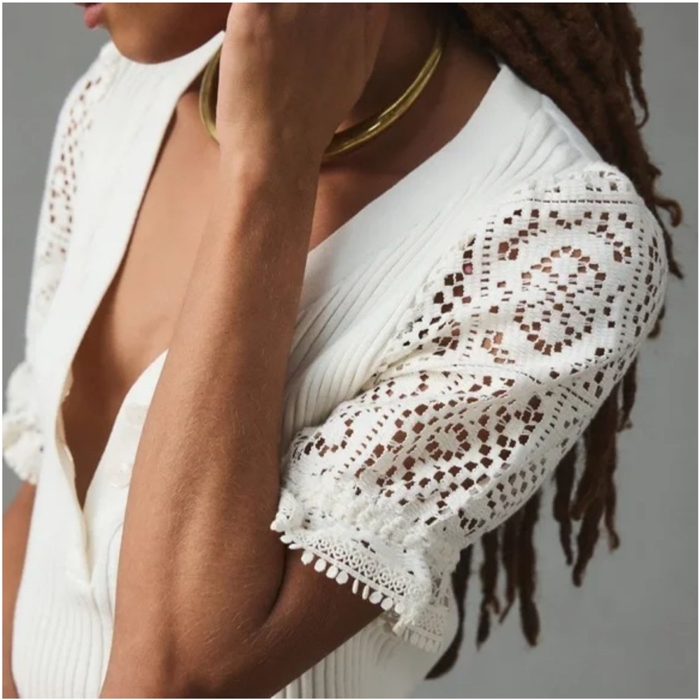 White Lace-Sleeve V-Neck Ribbed Sweater - Picture 2 of 12